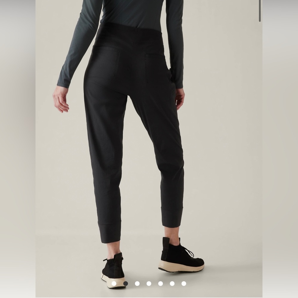 Athleta-TREKKIE NORTH JOGGER-size 0 Tear-resistant fabric w/no-dig waistband